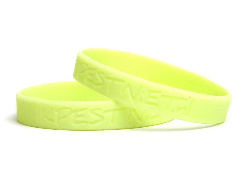 2 gepersonaliseerde glow in the dark polsbandjes ik pest niet lichter