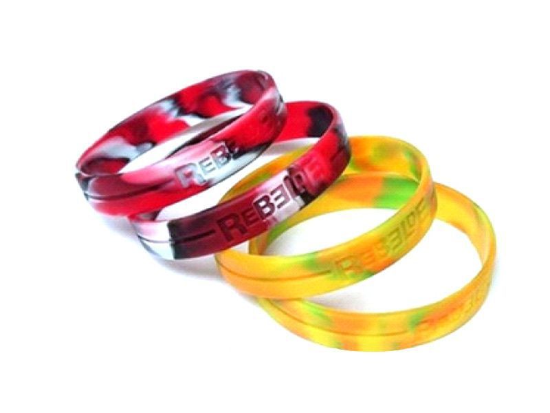 4 gepersonaliseerde mixed colours polsbandjes rood en geel