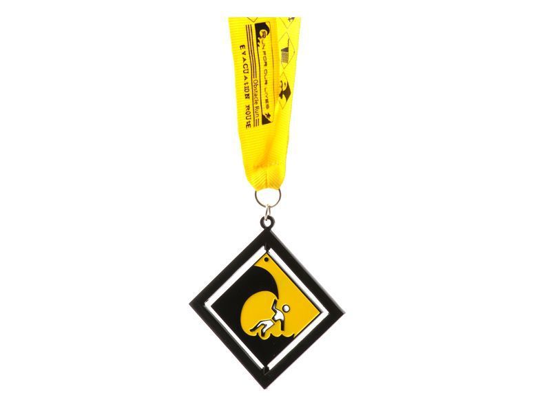 Gepersonaliseerde emaille medaille zwart geel