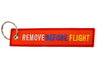 Textiel sleutelhanger remove before flight
